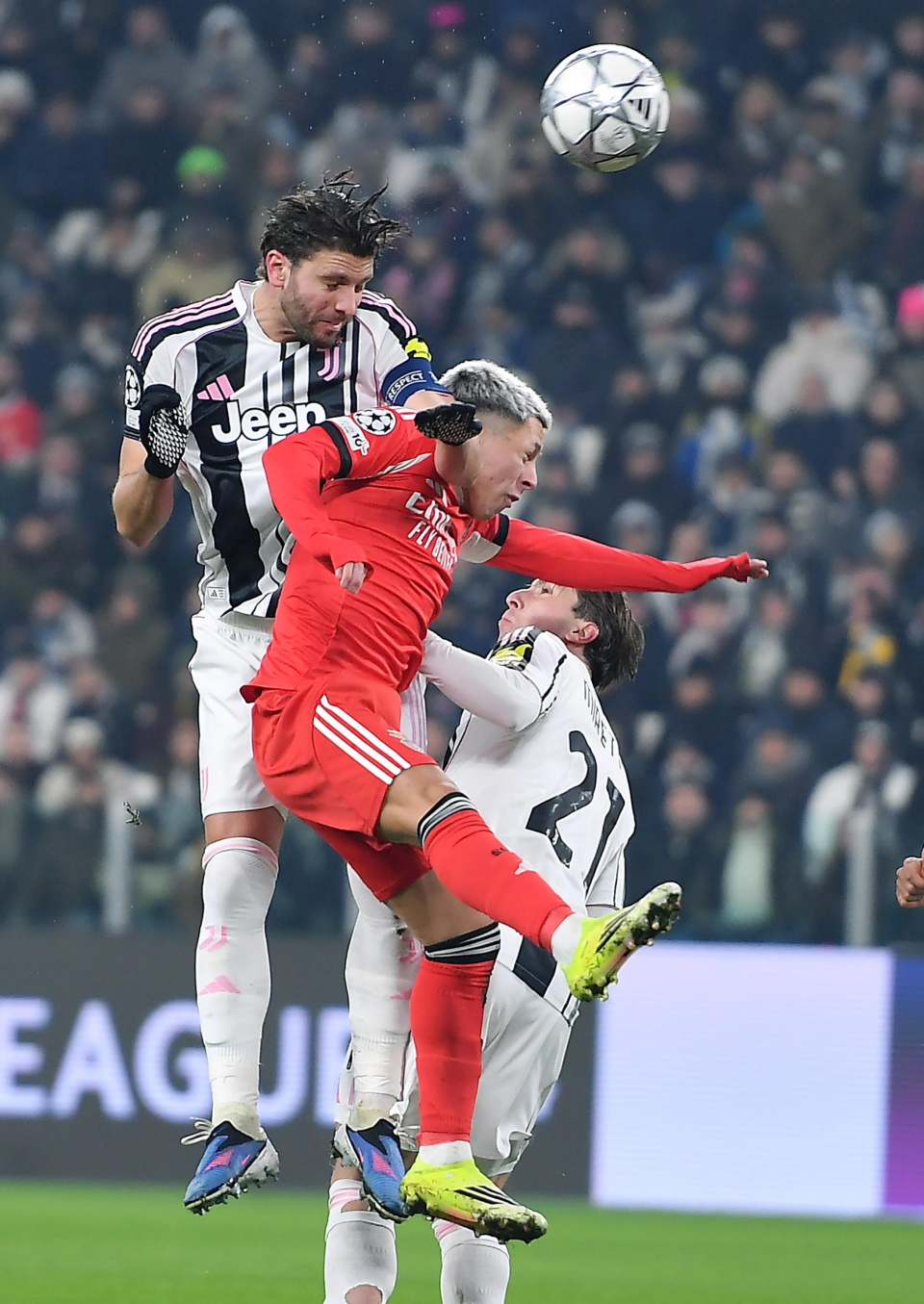 Sports国际比赛日本菲卡临场应变巴塞罗那止住颓势备战欧冠，这一次真的Uzi关键节点精彩发挥的简单介绍